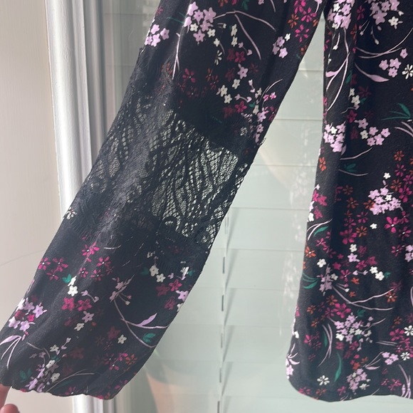 Women’s blouse - Picture 2 of 2